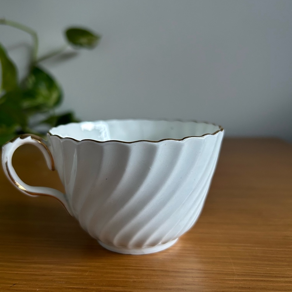 Aynsley Teacup - Picture 7 of 12